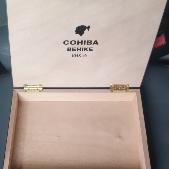 Cohibe Behike Wood and Lacquer Cigar Box from Cuba - Picture 2 of 5